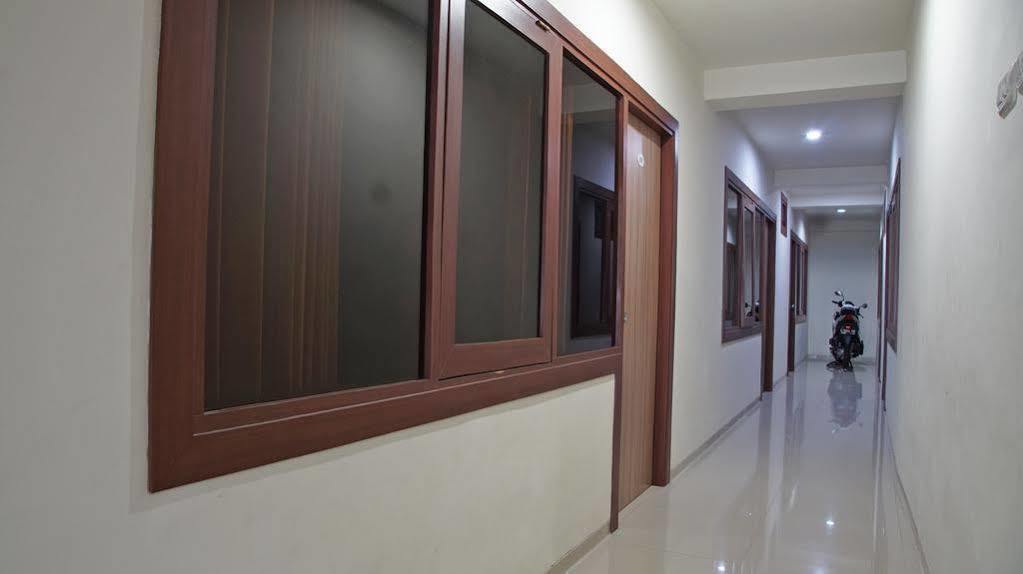 Hotel Reddoorz @ Panglima Sudirman Surabaya Exterior foto