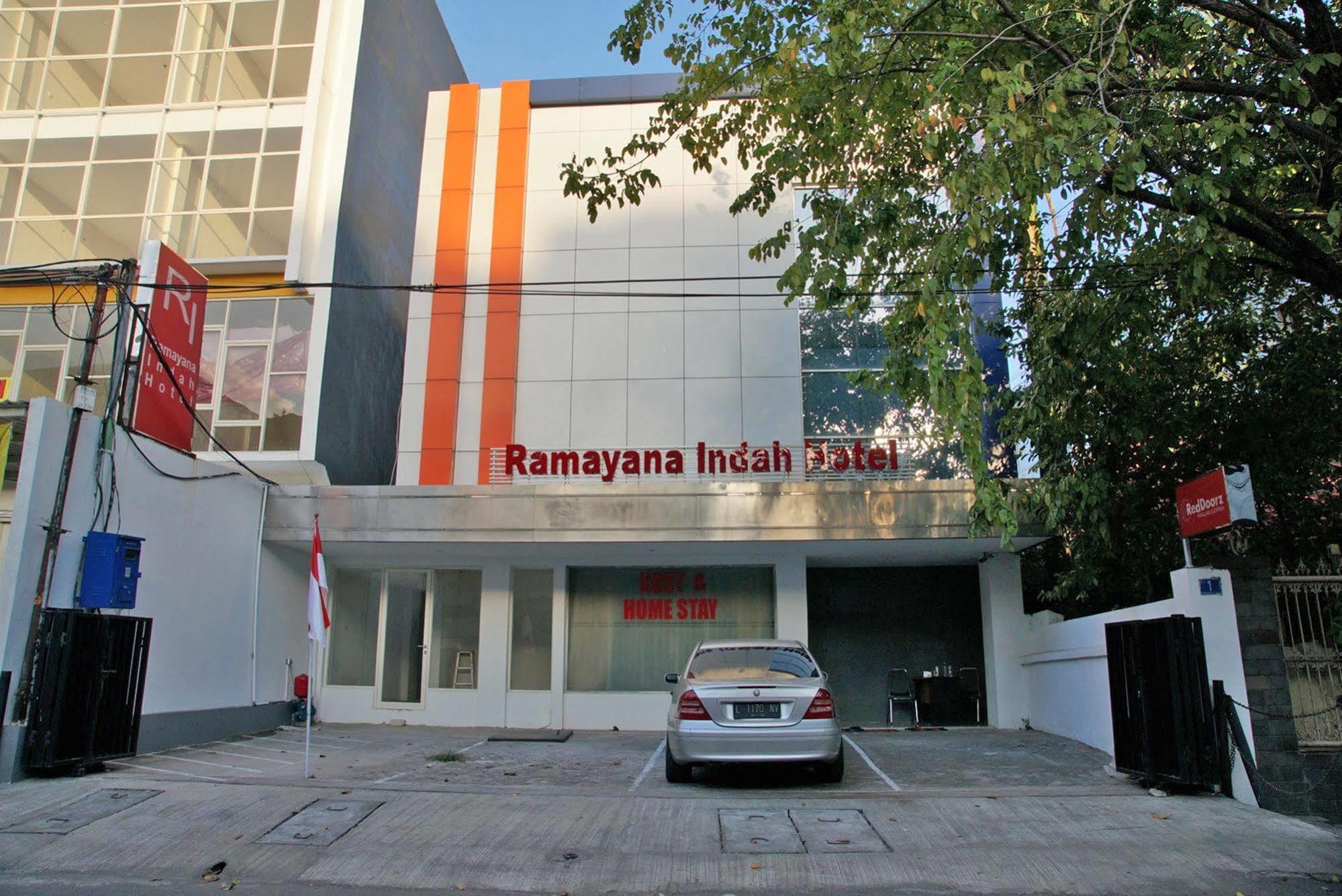 Hotel Reddoorz @ Panglima Sudirman Surabaya Exterior foto