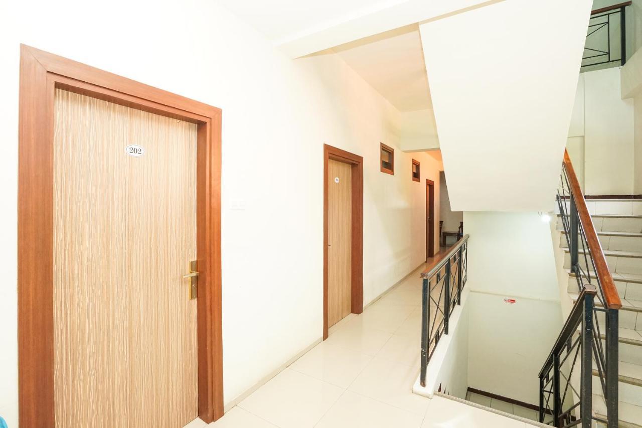 Hotel Reddoorz @ Panglima Sudirman Surabaya Exterior foto